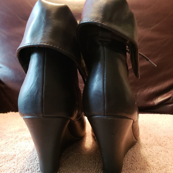 Nine West booties - Picture 3 of 7